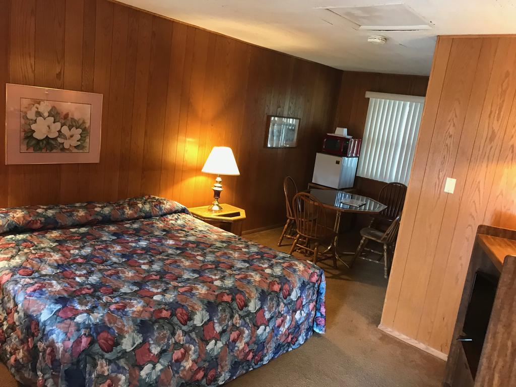 Mcgovern'S Motel And Suites Sun Prairie Exteriör bild