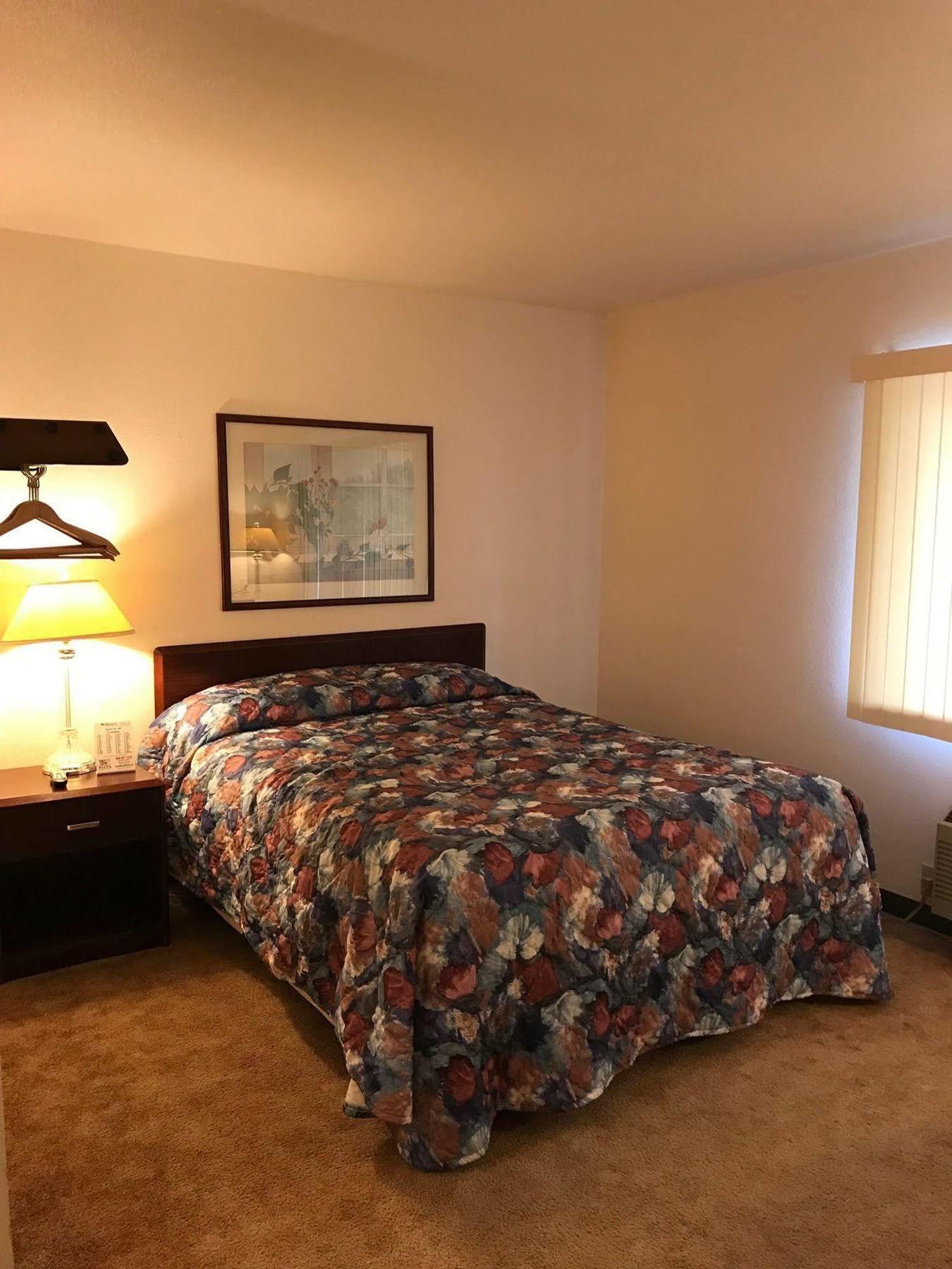 Mcgovern'S Motel And Suites Sun Prairie Exteriör bild